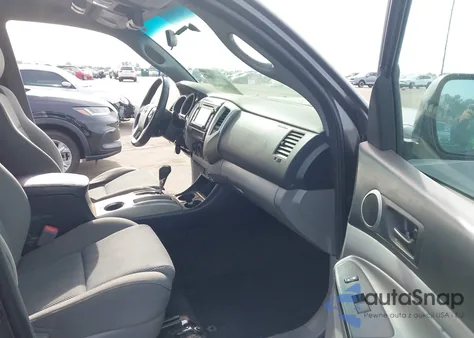 2014 Toyota Tacoma Base V6 z USA, uszkodzony, nr VIN 3TMLU4EN1EM162480